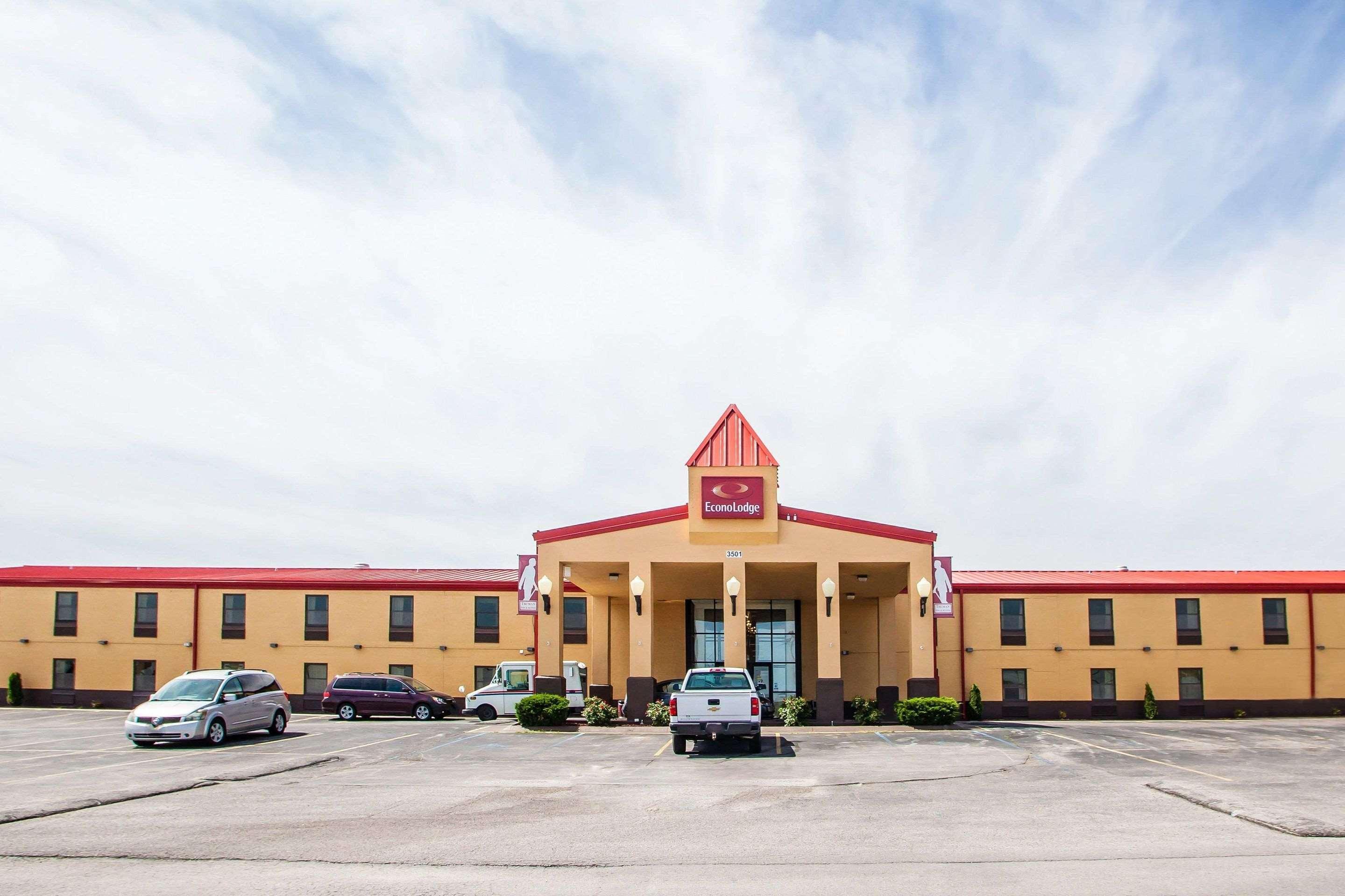 סדליה Econo Lodge Truman Inn מראה חיצוני תמונה