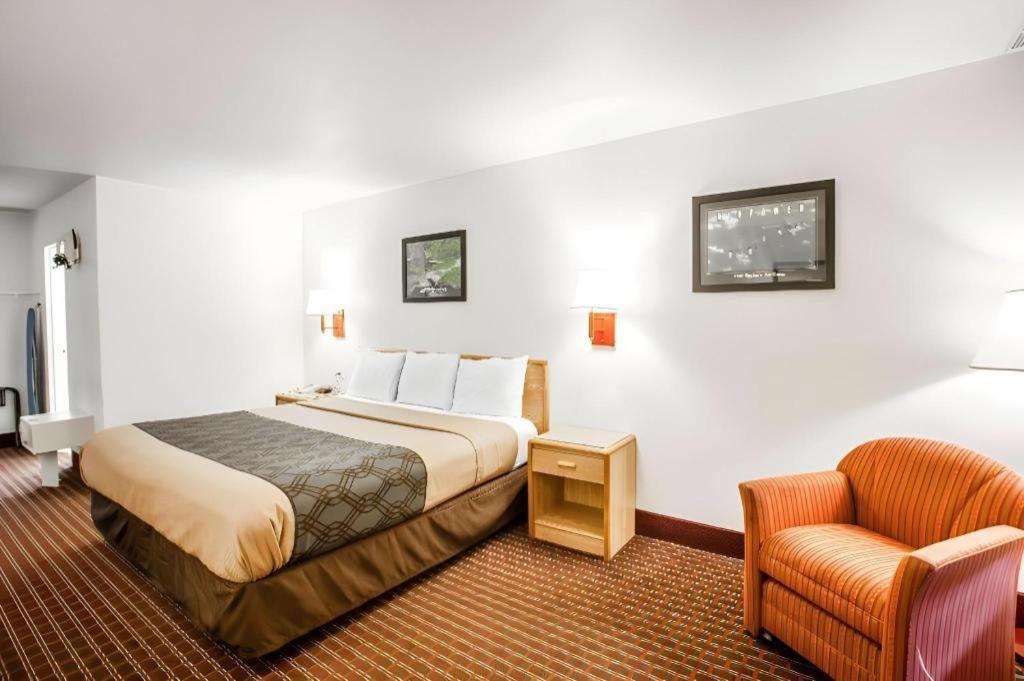 סדליה Econo Lodge Truman Inn מראה חיצוני תמונה
