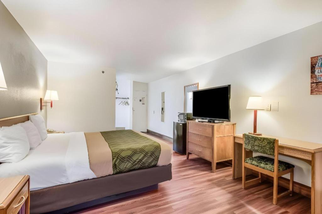 סדליה Econo Lodge Truman Inn מראה חיצוני תמונה