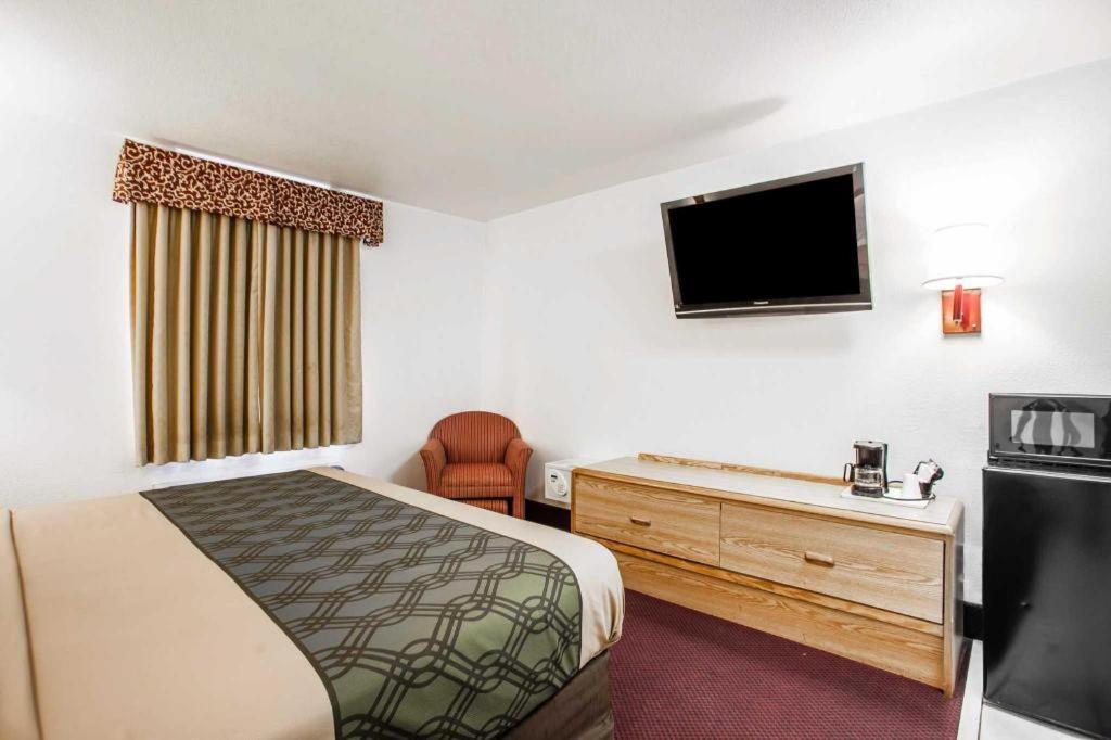 סדליה Econo Lodge Truman Inn מראה חיצוני תמונה