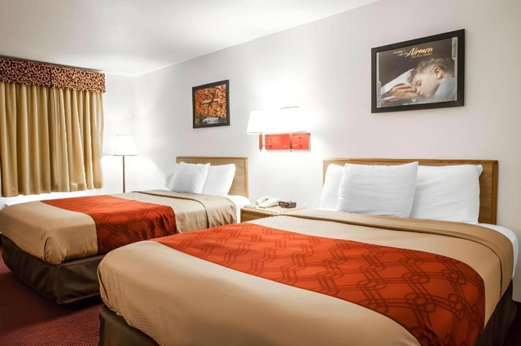 סדליה Econo Lodge Truman Inn מראה חיצוני תמונה