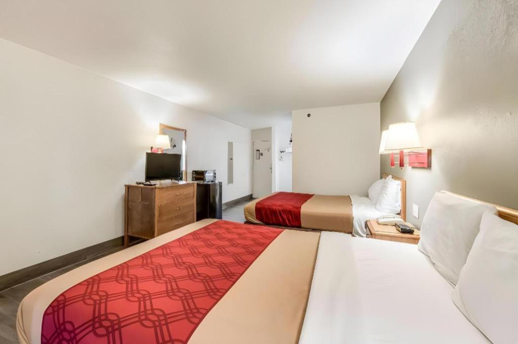 סדליה Econo Lodge Truman Inn מראה חיצוני תמונה