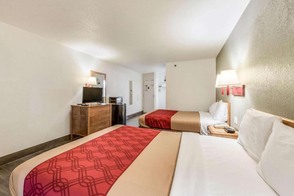 סדליה Econo Lodge Truman Inn מראה חיצוני תמונה