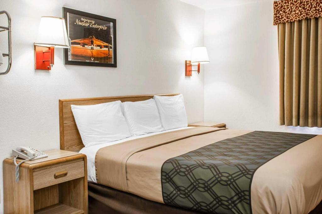 סדליה Econo Lodge Truman Inn מראה חיצוני תמונה