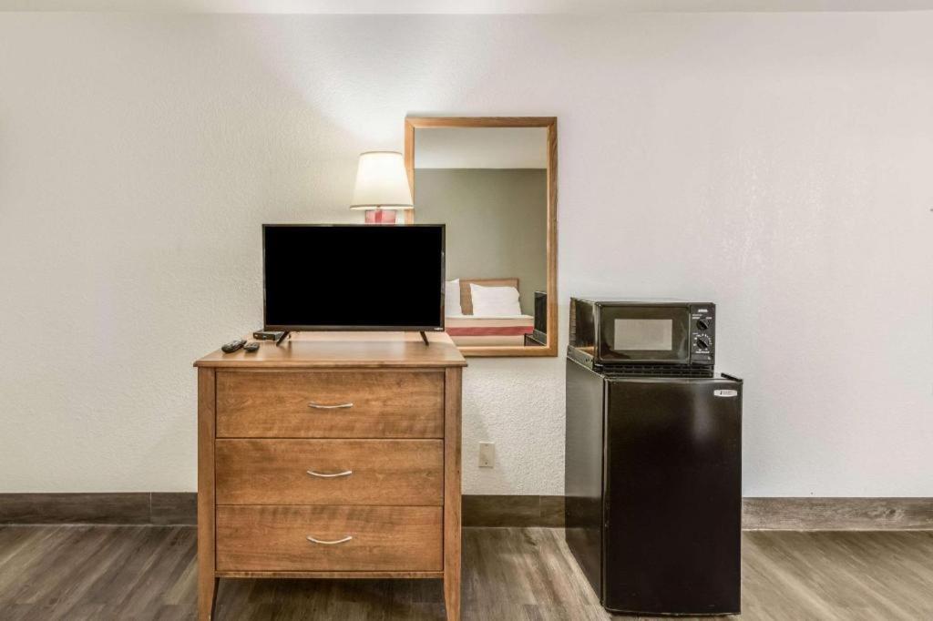 סדליה Econo Lodge Truman Inn מראה חיצוני תמונה