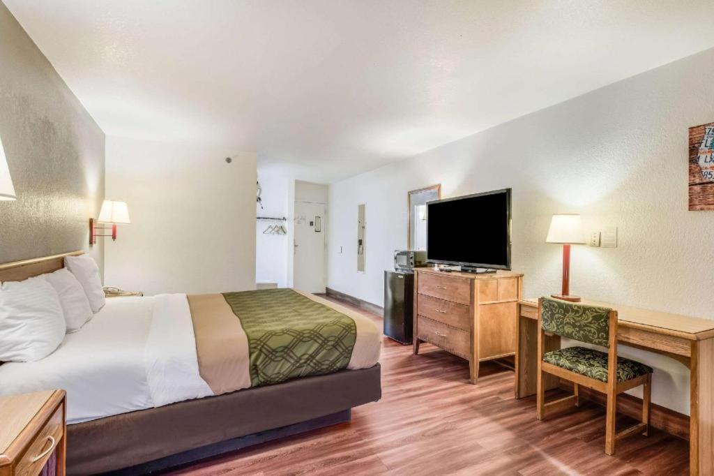 סדליה Econo Lodge Truman Inn מראה חיצוני תמונה