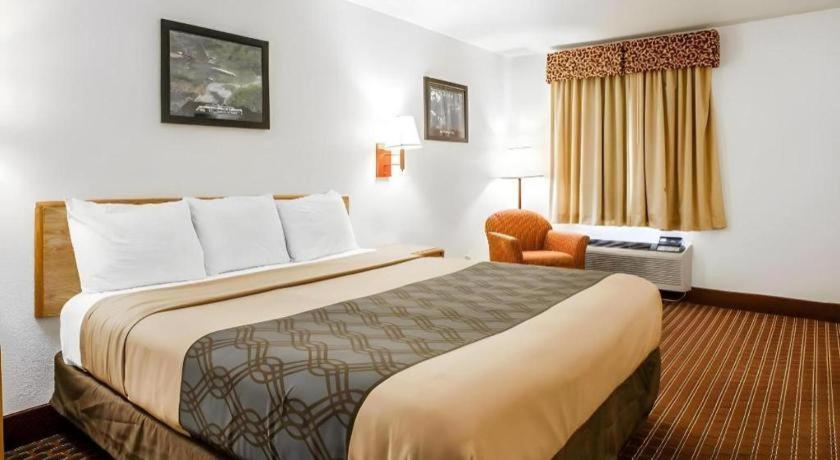 סדליה Econo Lodge Truman Inn מראה חיצוני תמונה