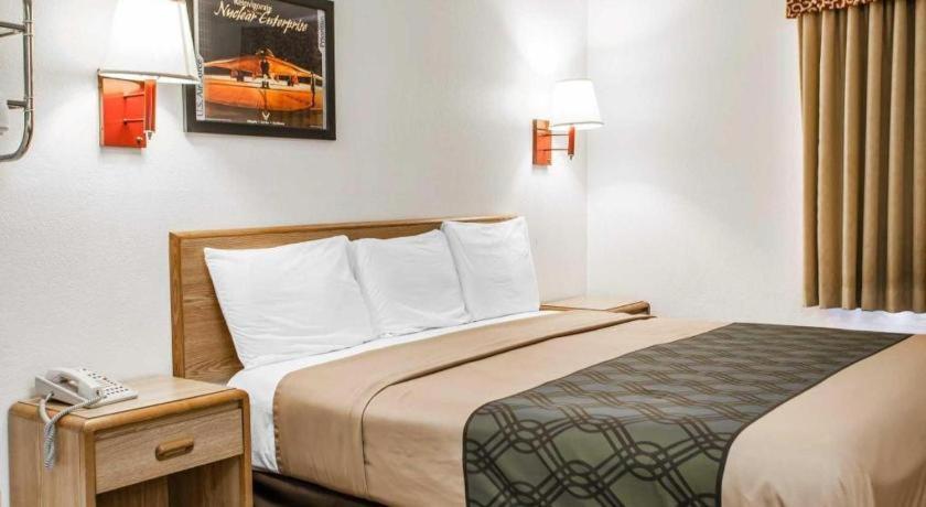 סדליה Econo Lodge Truman Inn מראה חיצוני תמונה