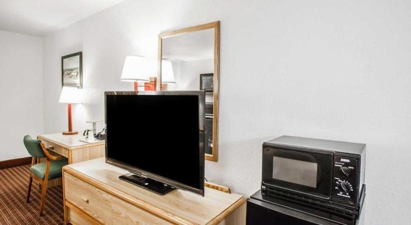 סדליה Econo Lodge Truman Inn מראה חיצוני תמונה