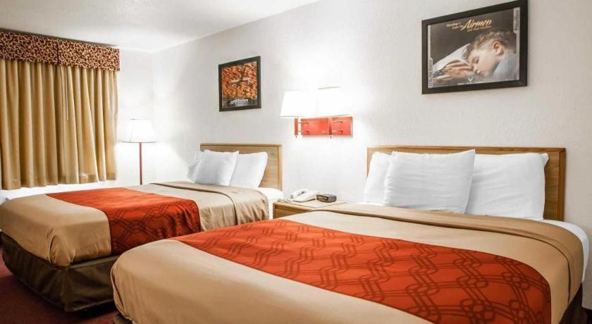סדליה Econo Lodge Truman Inn מראה חיצוני תמונה