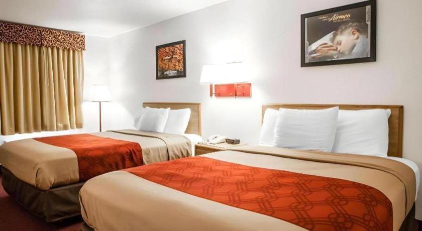 סדליה Econo Lodge Truman Inn מראה חיצוני תמונה