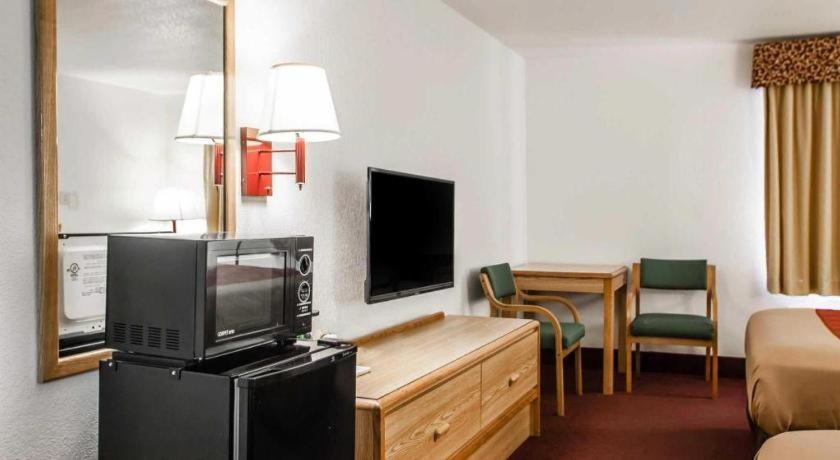 סדליה Econo Lodge Truman Inn מראה חיצוני תמונה