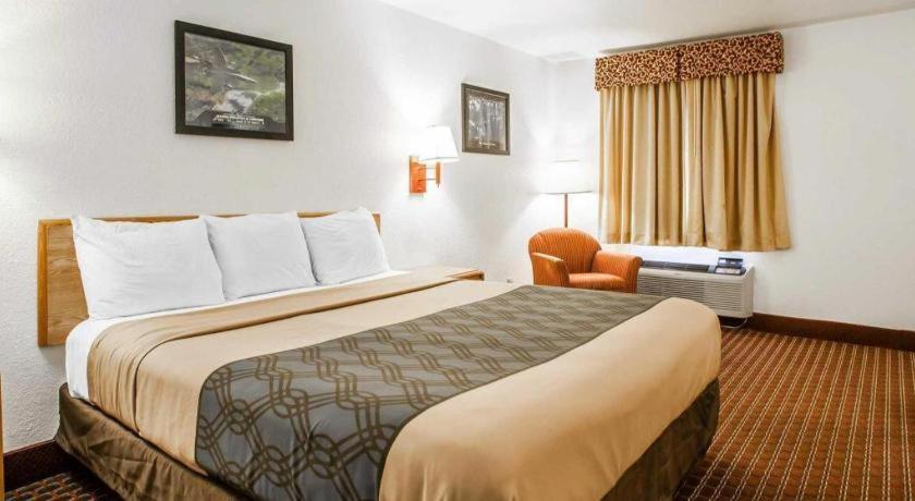 סדליה Econo Lodge Truman Inn מראה חיצוני תמונה